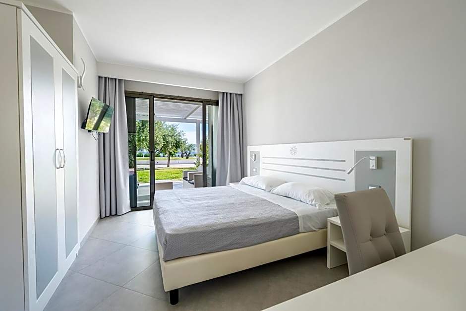 Hotel Baia Di Trainiti