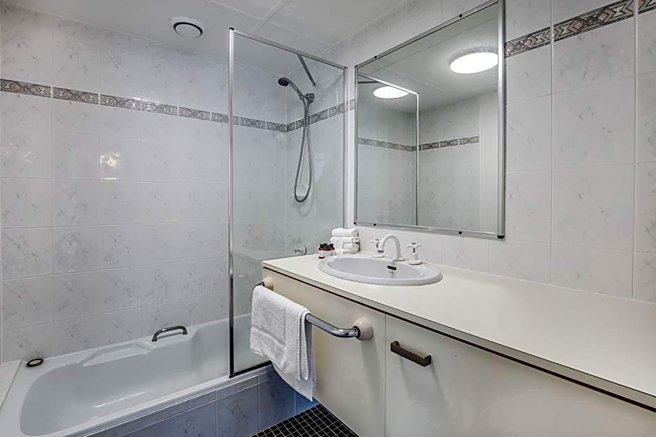 Pacific Plaza Apartments