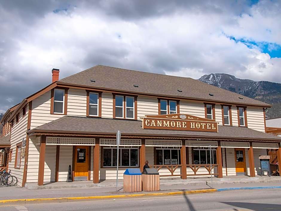 PARTY HOSTEL - The Canmore Hotel Hostel