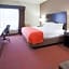 Holiday Inn Express & Suites Bloomington West