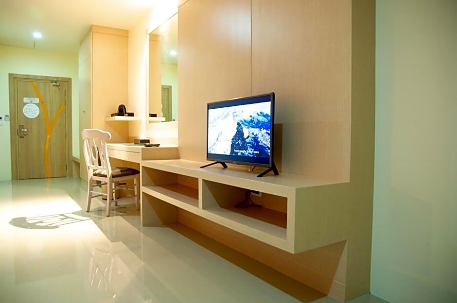 Jolly Suites&Spa Petkasem