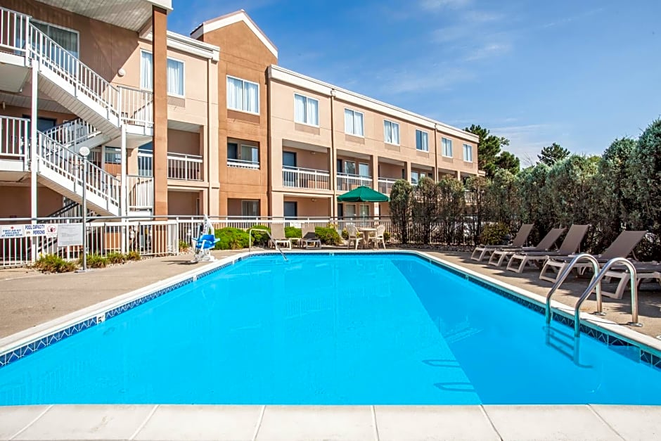 Baymont by Wyndham Madison Heights Detroit Area