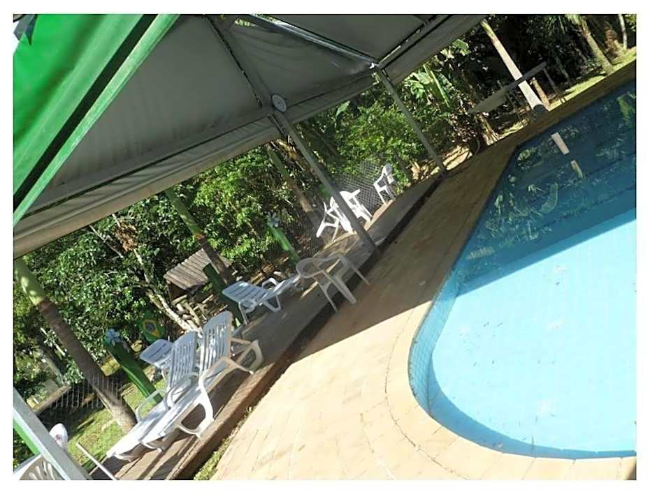 Alegria casa 3 dorms Cond Fechado churrasqueira piscina