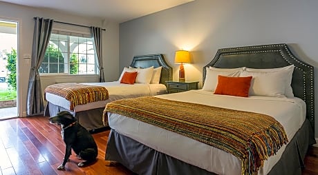 Mountainside Room with 2 Queen Beds