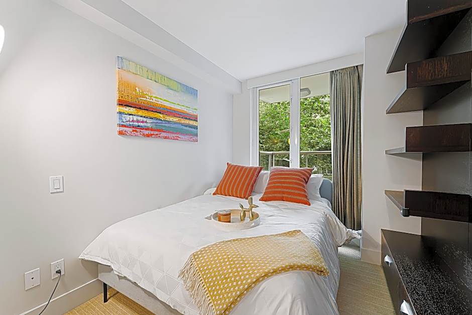 Bright and Spacious 2 Bedroom on Coal Harbors Waterfront