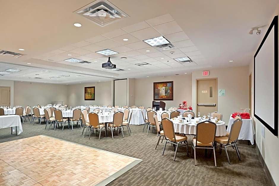 Holiday Inn Hotel & Suites Surrey East - Cloverdale By IHG