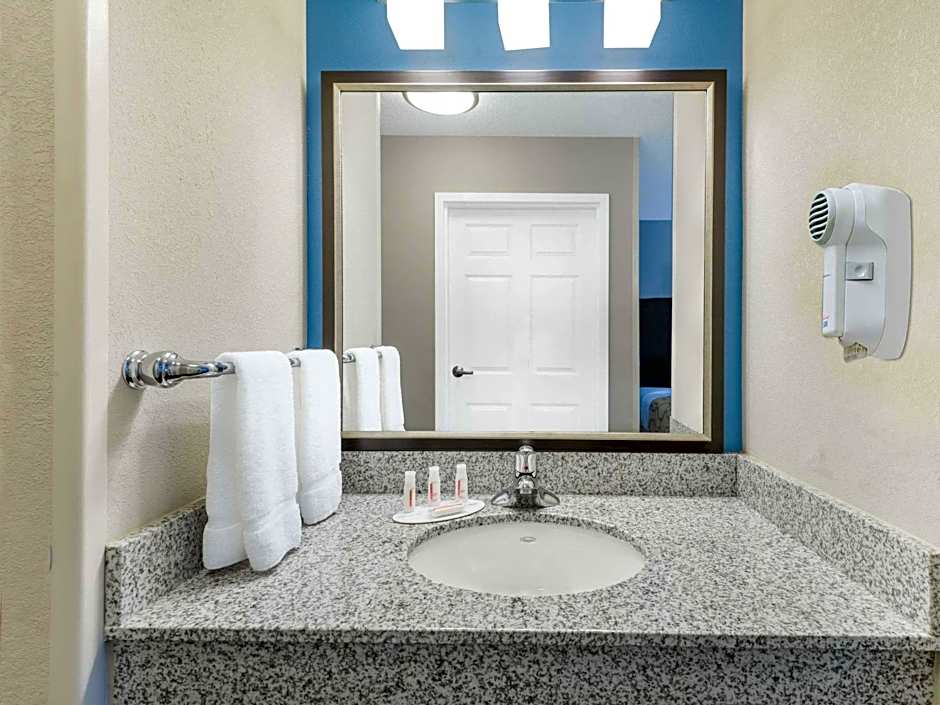 Baymont by Wyndham Erie