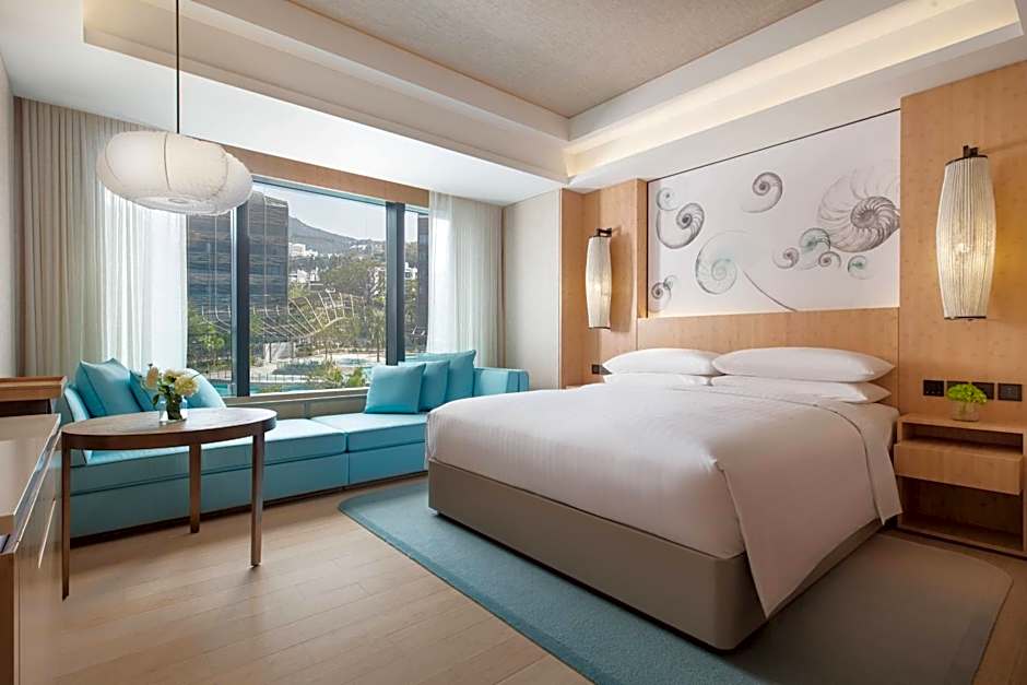 Photo 1 of 13 of Premier 1 King Bed, Club Level