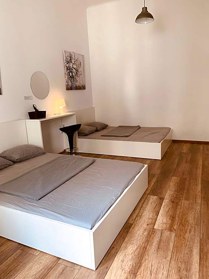 Lovecroatia Zagreb-'Paxnest' HOSTEL, No party! Cozy and quiet! Separated Men and women's Dormitory and Shower room! Indoor shoes provided! Lower beds with curtains for privacy! Maximum 4-5 beds per room! Fully prepared bed sheets! Have Laundry shop