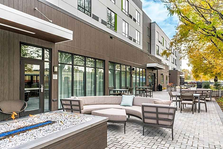 Courtyard by Marriott West Springfield