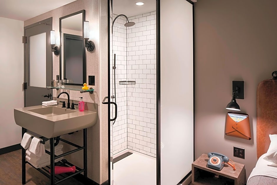 Moxy by Marriott Chicago Downtown
