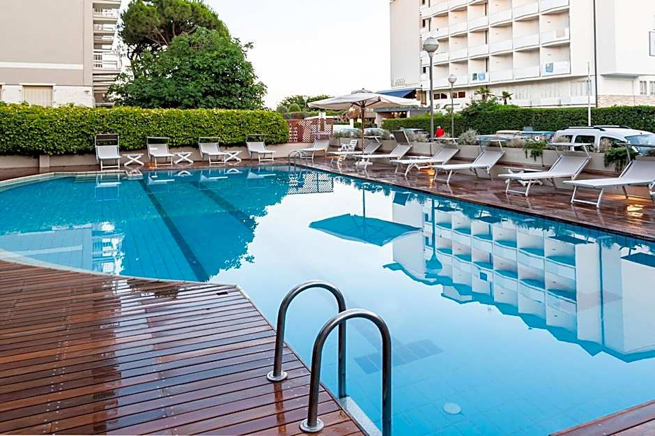 HOTEL TRIONFAL - Fronte Mare - Vicinissimi al Centro
