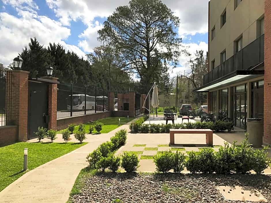 Casa Campus Pilar Suites