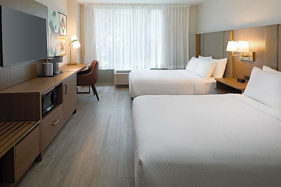 Holiday Inn & Suites Montreal Airport by IHG