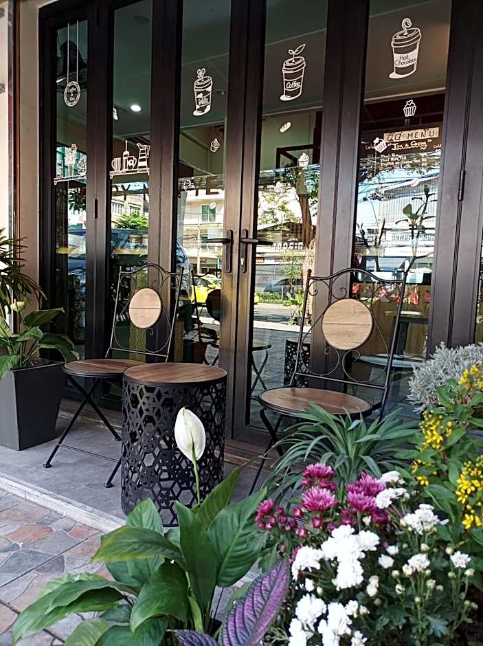 Double D Rooms & Cafe