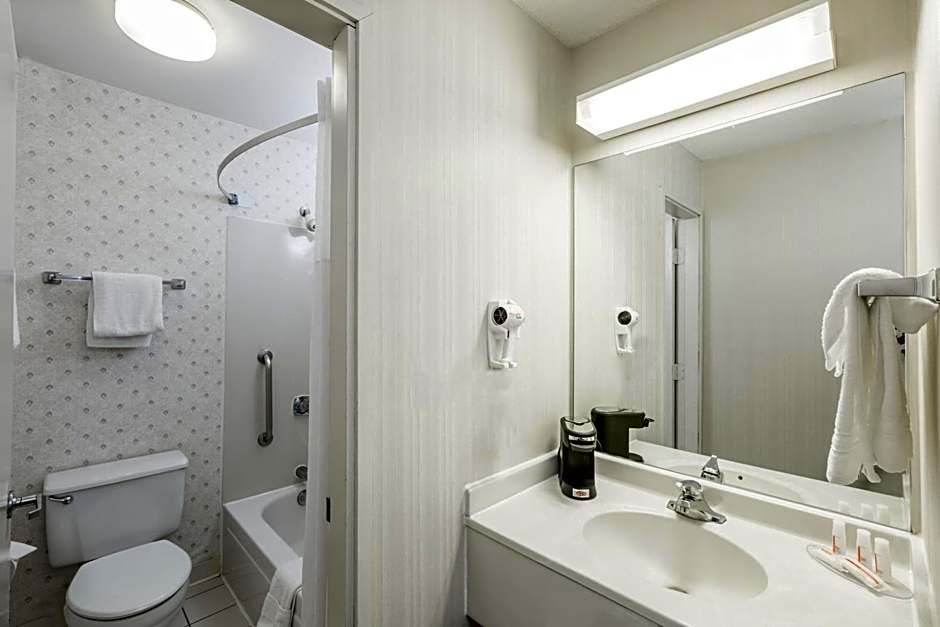 Days Inn by Wyndham Des Moines-West Clive