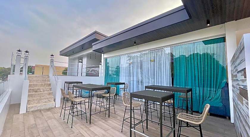 Lighthouse Point Hotel