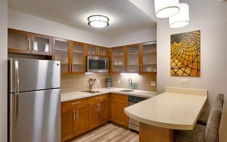 One-Bedroom King Suite - Communications Accessible