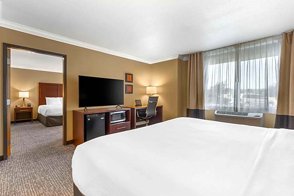 Comfort Inn & Suites Redwood Country