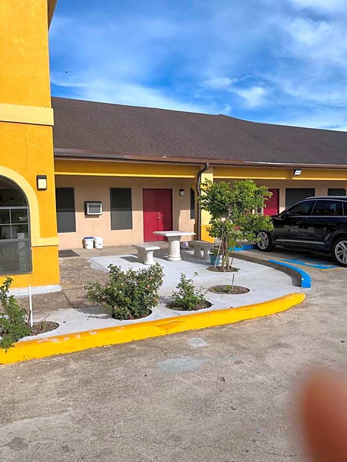 Los Fresnos Inn and Suites