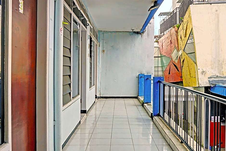 OYO Life 1711 Serayu Sumbersari Residence