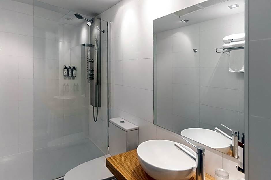 Petit Palace Tres Cruces