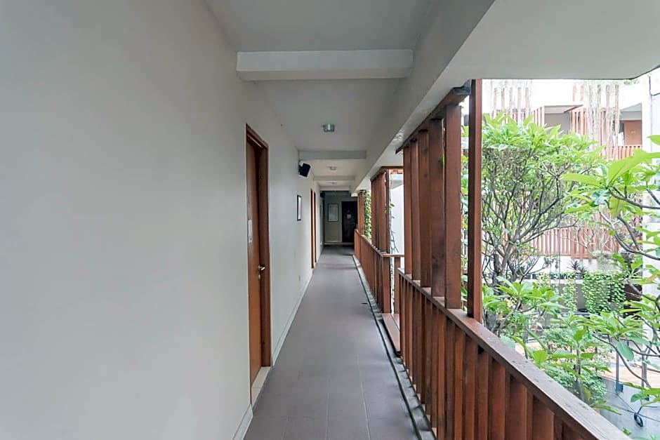 RedDoorz Plus near Asia Afrika 3