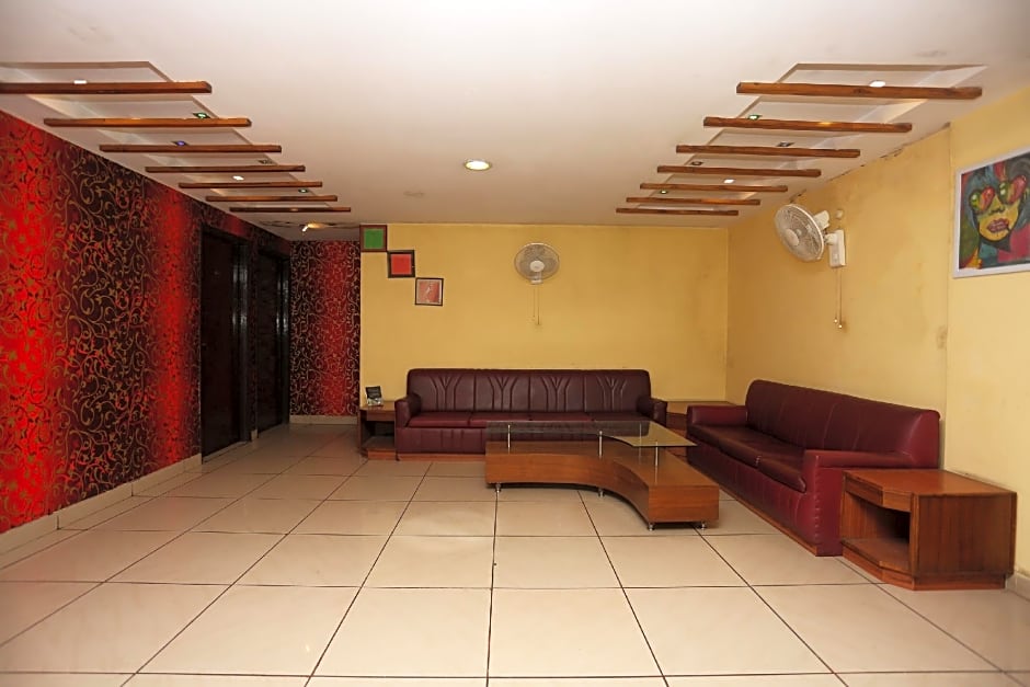 OYO 10685 Hotel Centre Point