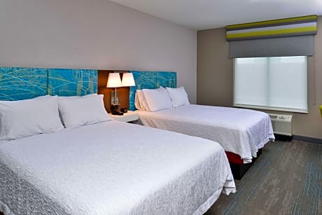 2 Queen Room Fridge And Microwave