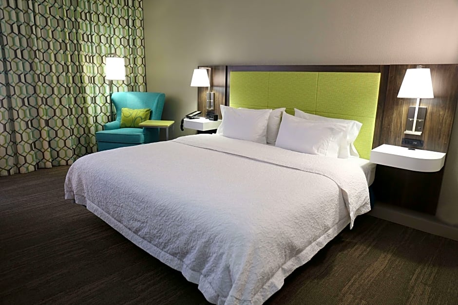Photo 1 of 4 of 1 King Bed, Mobility Accessible, Bathtub