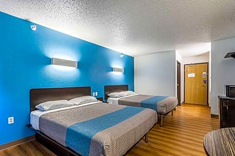 Deluxe Queen Room with Two Queen Beds - Non-Smoking