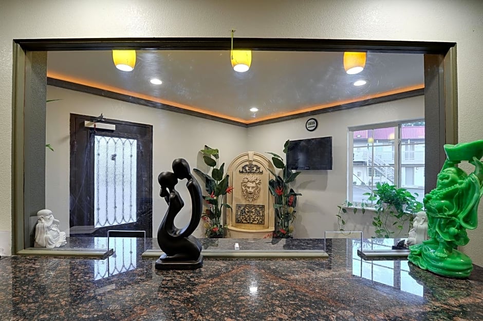Romantic Inn & Suites