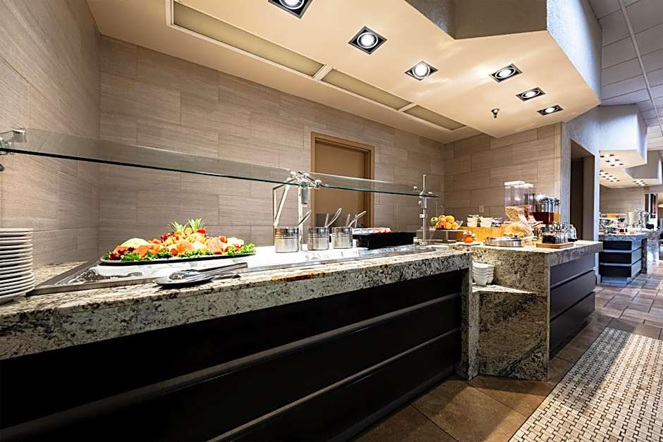 DoubleTree By Hilton Houston Hobby Airport