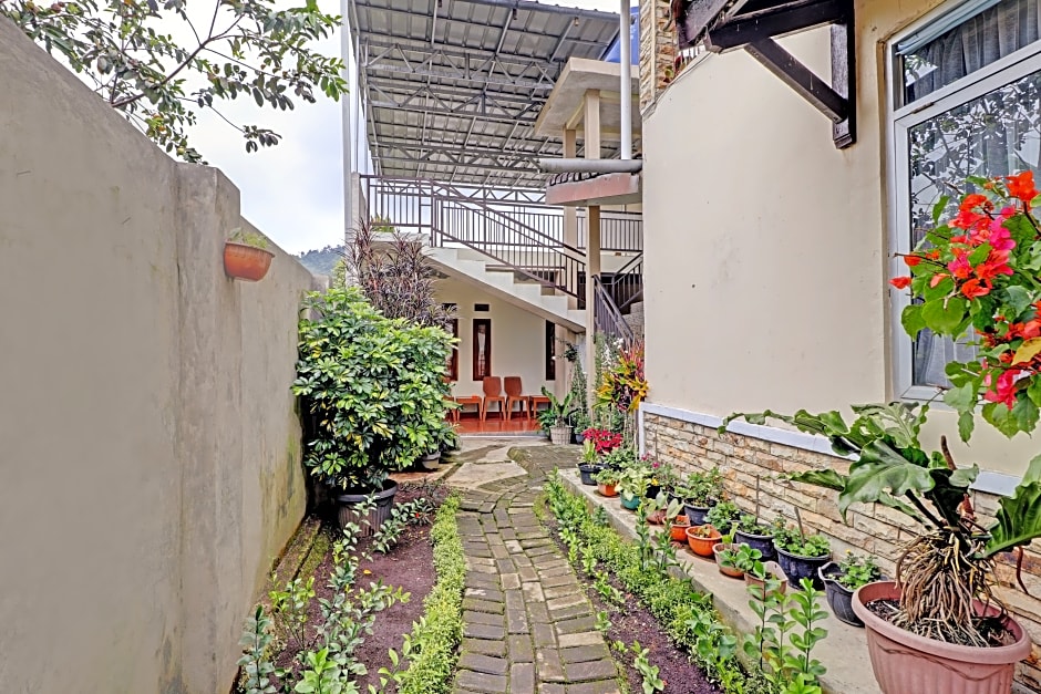 OYO 90454 Adinda Homestay Cibodas Lembang