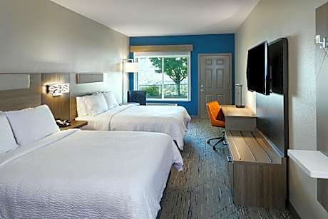 Deluxe Queen Room with Two Queen Beds