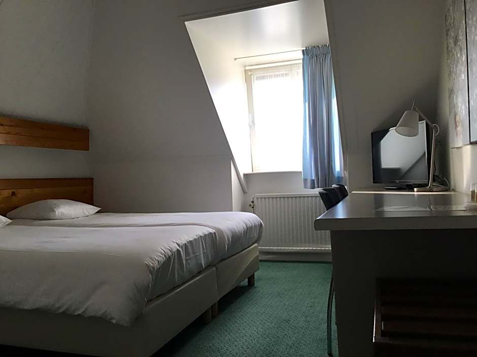 Photo 1 of 4 of Triple Room