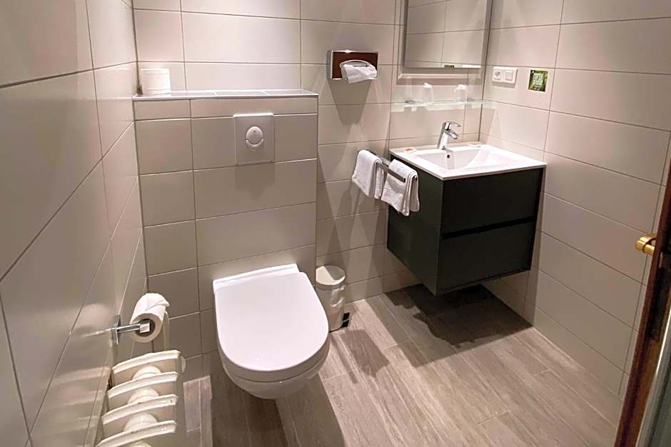 Logis Hôtel-Restaurant Aux Trois Roses