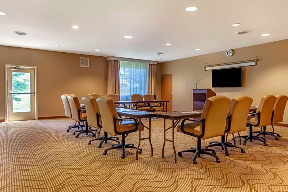 Comfort Suites Delavan - Lake Geneva Area