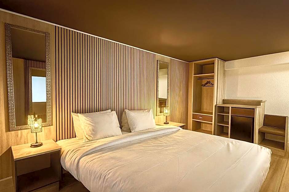 Tropical Palms Hotel