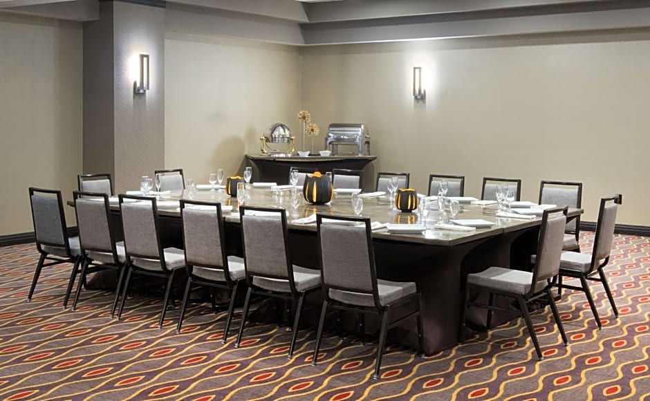 Embassy Suites by Hilton Dulles Airport