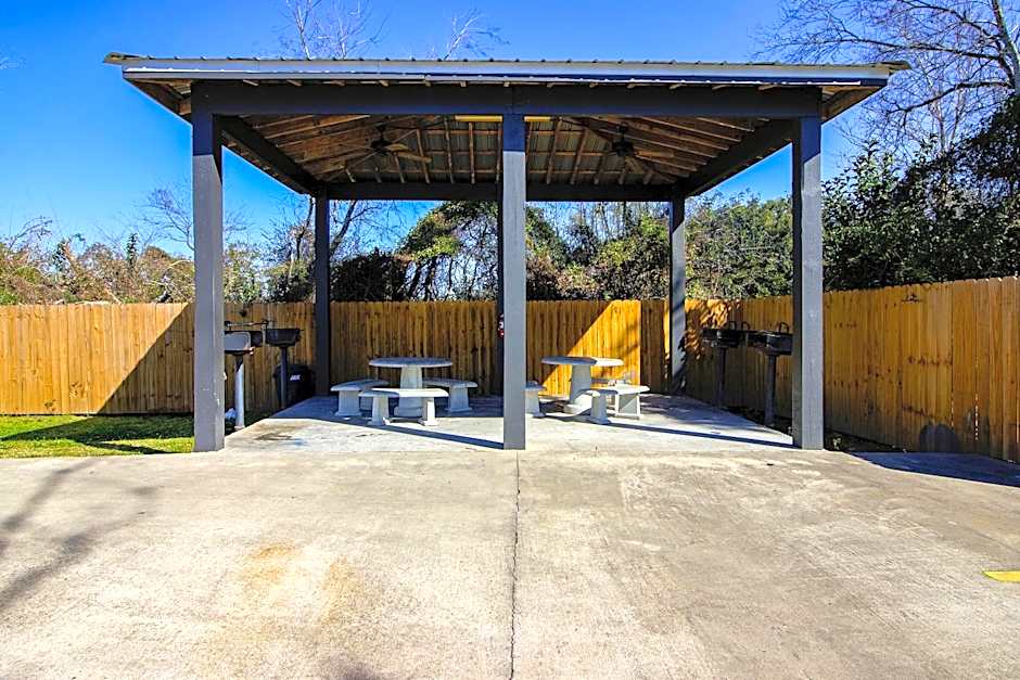 OYO Hotel Sulphur LA Hwy 90 West