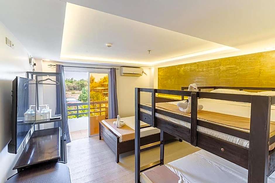 Spotlight Hotel near Hundred Islands Wharf