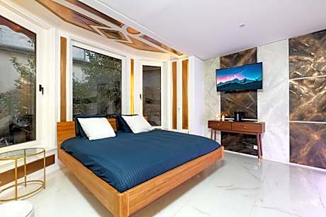 ART & SPA Luxury bedroom at the heart historical center