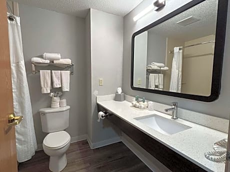 Queen Room with Two Queen Beds and Bath Tub - Disability Access/Non-Smoking