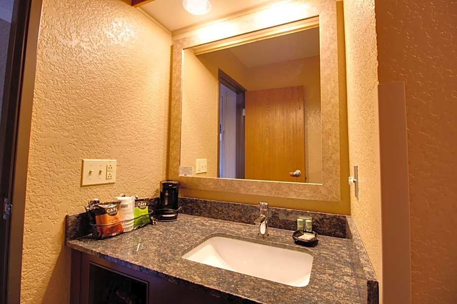 Best Western Harbour Pointe Lakefront