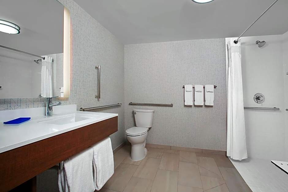 Holiday Inn Express Charleston-Civic Center By IHG