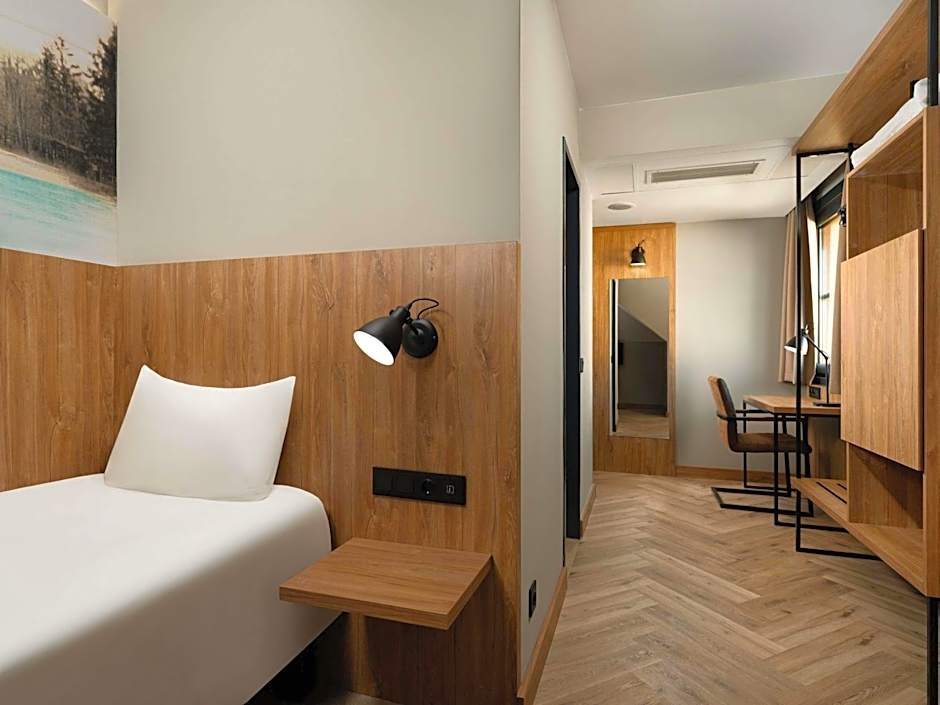 Ibis Budapest Heroes Square Hotel