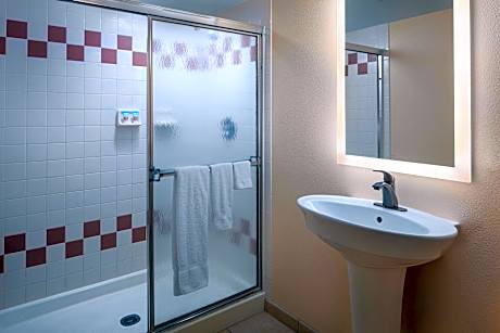 Villa, 2 Bedrooms, Balcony (Mobility/Hearing Accessible, Tub)