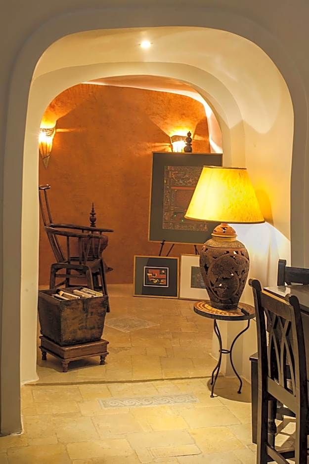 Heliophos Boutique Caves