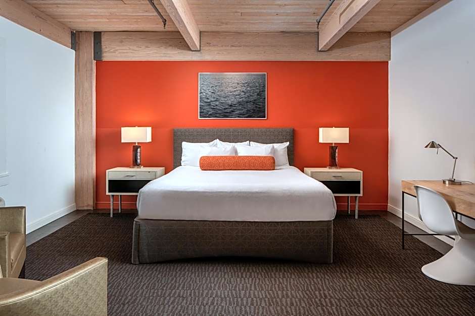 Harbor House Hotel and Marina at Pier 21